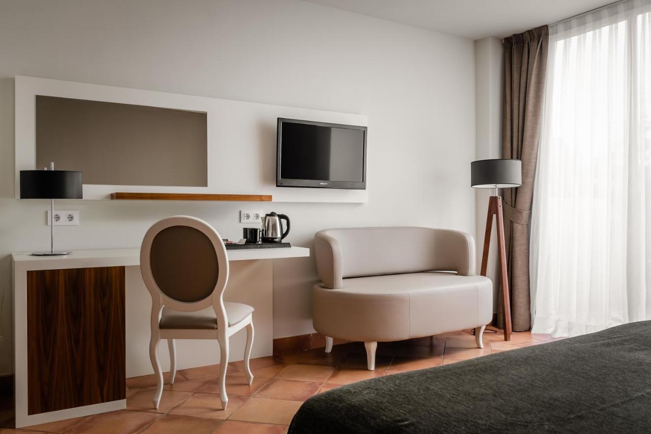 Hotel Torremirona Golf & Spa Navata Ngoại thất bức ảnh