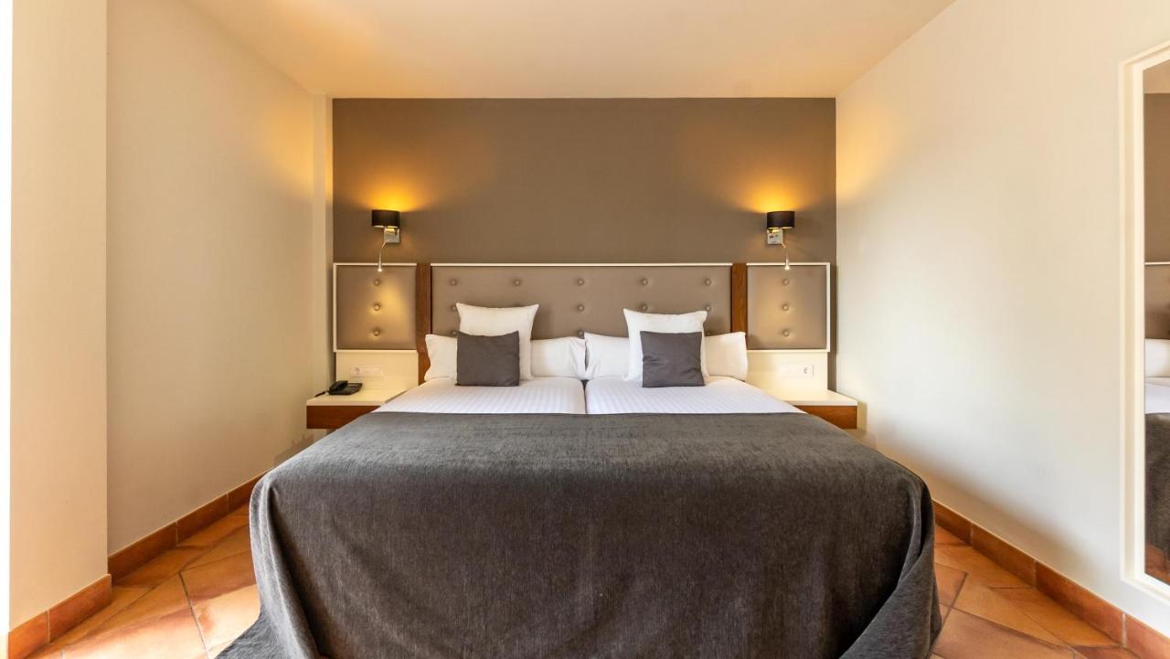 Hotel Torremirona Golf & Spa Navata Ngoại thất bức ảnh
